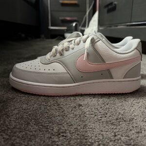 Nike Women's Athletic Shoes - White and Pink